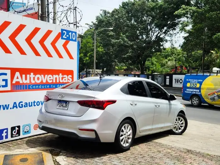 2020 Hyundai ACCENT SE — 4