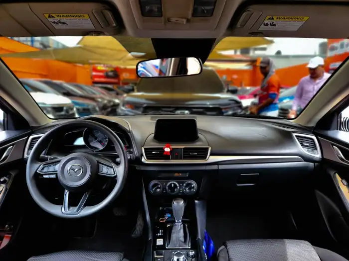 2018 Mazda 3 i SPORT — 8