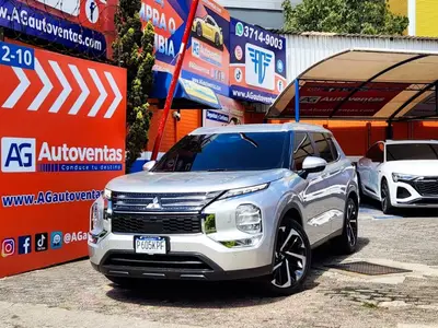 2024 Mitsubishi OUTLANDER DE AGENCIA