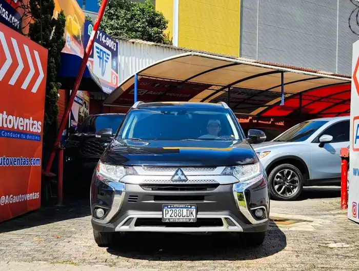2020 Mitsubishi OUTLANDER SEL AWD — 2