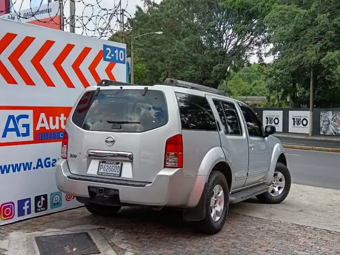 2008 Nissan PATHFINDER LE 4WD — 4