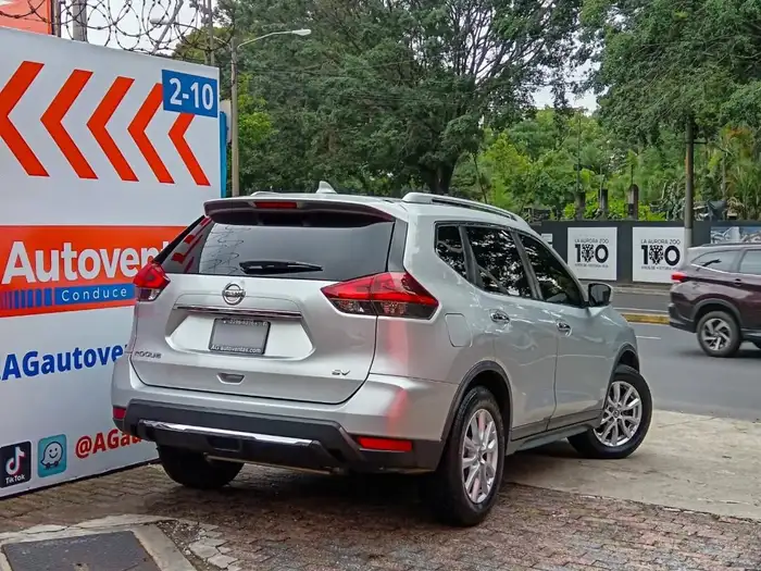 2018 Nissan ROGUE S — 4