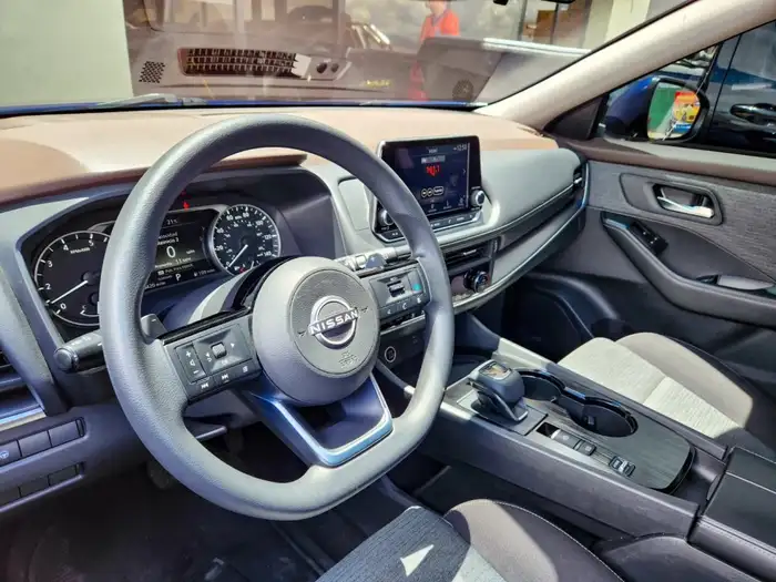 2023 Nissan ROGUE SV — 8