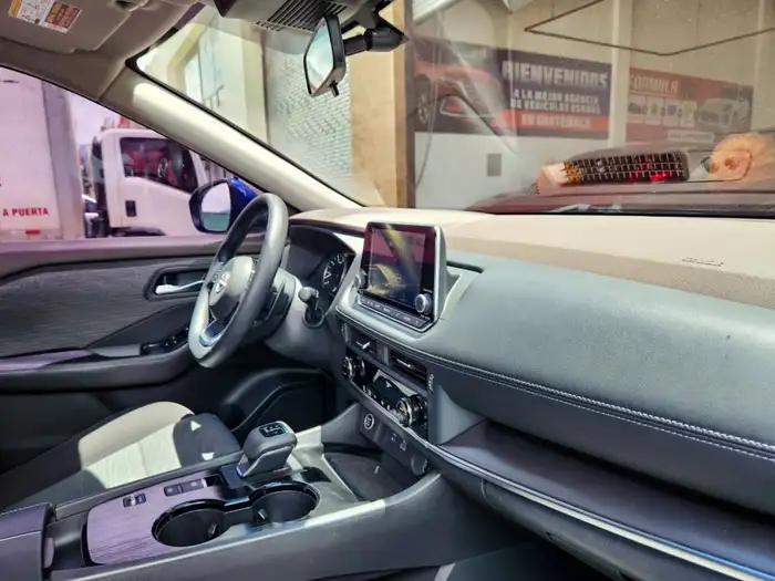 2023 Nissan ROGUE SV — 10