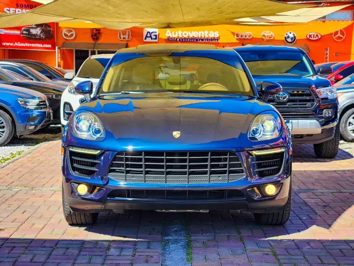 2016 Porsche MACAN S — 11