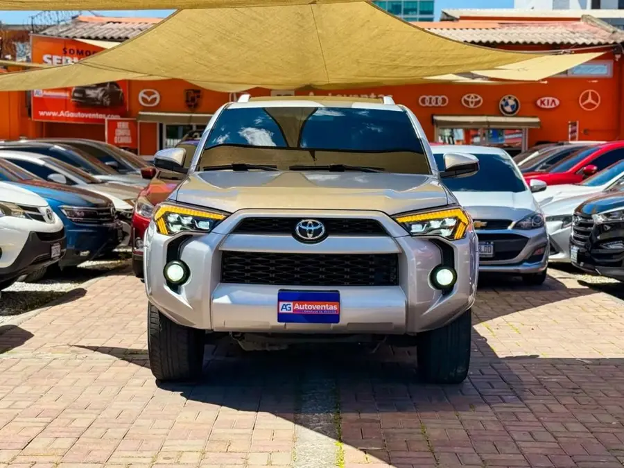 2017 Toyota 4RUNNER SR5 4WD DE AGENCIA — 1