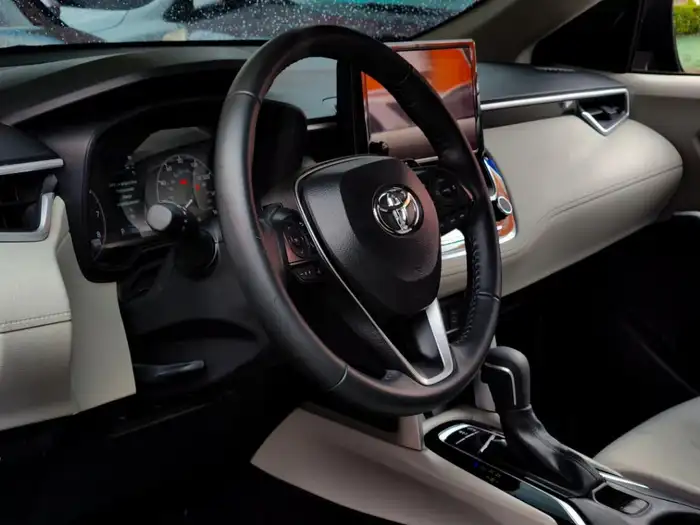 2025 Toyota COROLLA CROSS LE — 7