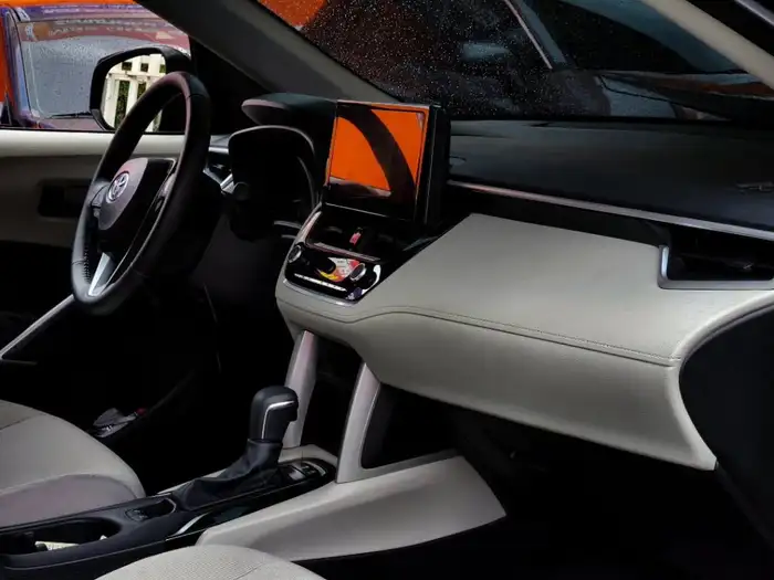 2025 Toyota COROLLA CROSS LE — 9