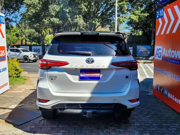 2024 Toyota FORTUNER GR SPORT 4X4 DE AGENCIA — 5