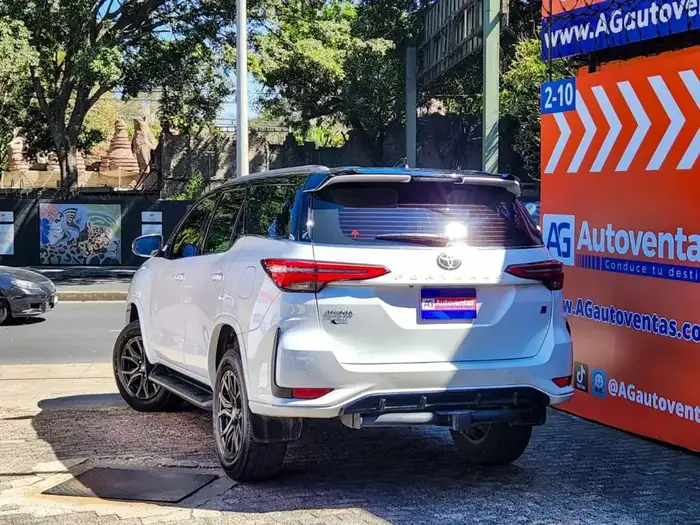 2024 Toyota FORTUNER GR SPORT 4X4 DE AGENCIA — 6