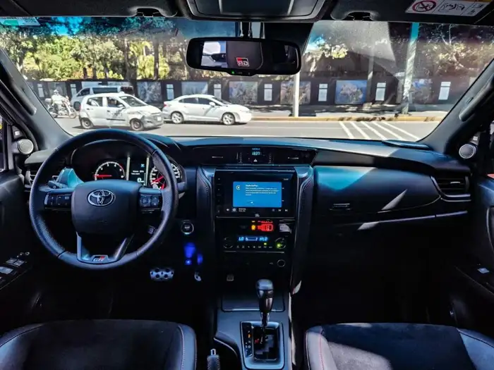 2024 Toyota FORTUNER GR SPORT 4X4 DE AGENCIA — 8