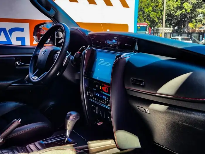 2024 Toyota FORTUNER GR SPORT 4X4 DE AGENCIA — 9