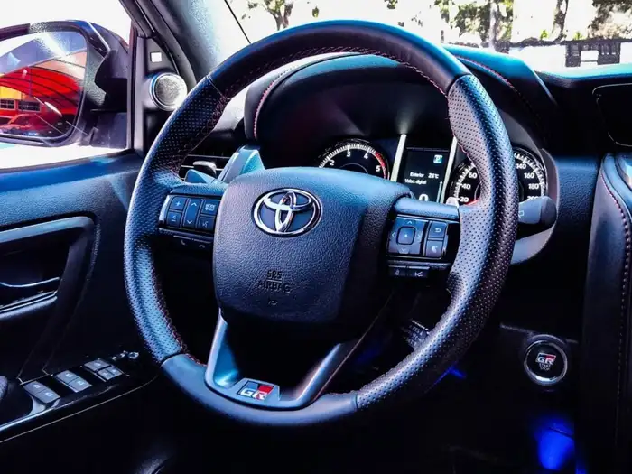 2024 Toyota FORTUNER GR SPORT 4X4 DE AGENCIA — 10