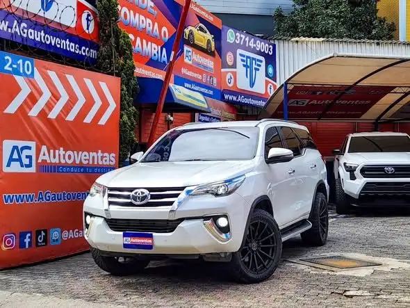 2019 Toyota FORTUNER SRV 4x4 DE AGENCIA — 1