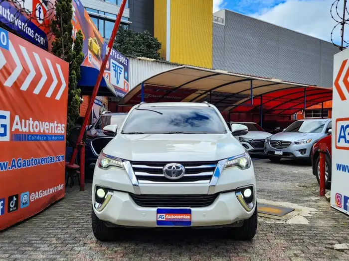 2019 Toyota FORTUNER SRV 4x4 DE AGENCIA — 2