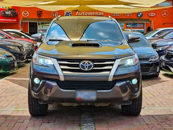 2018 Toyota FORTUNER SRV MECÁNICA DE AGENCIA — 1