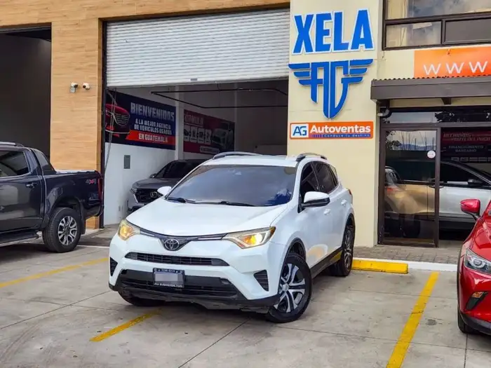 2017 Toyota RAV4 LE FWD — 2
