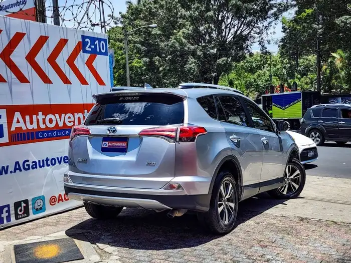 2016 Toyota RAV4 XLE FWD — 4