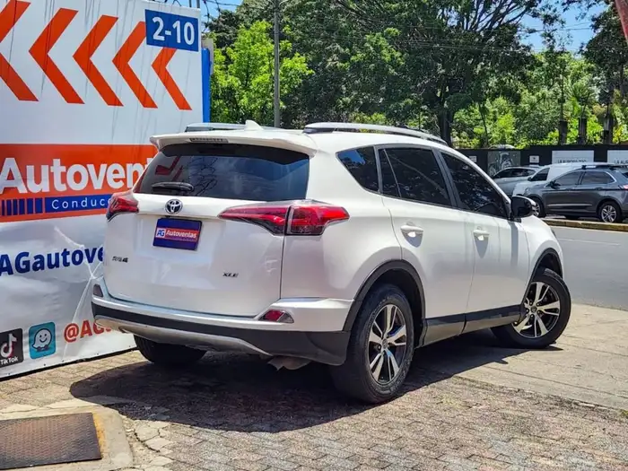 2016 Toyota RAV4 XLE FWD — 4