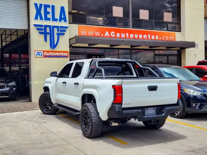 2024 Toyota TACOMA 4X4 — 4