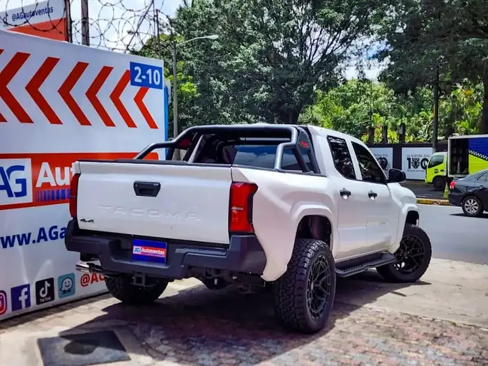 2024 Toyota TACOMA 4X4 — 4