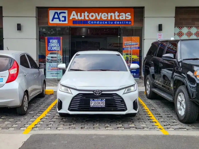 2024 Toyota YARIS E MECÁNICO DE AGENCIA — 1