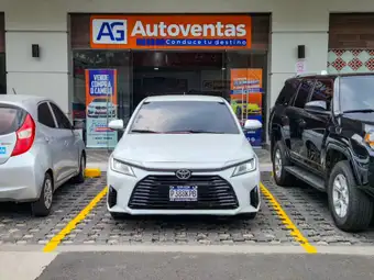2024 Toyota YARIS E MECÁNICO DE AGENCIA