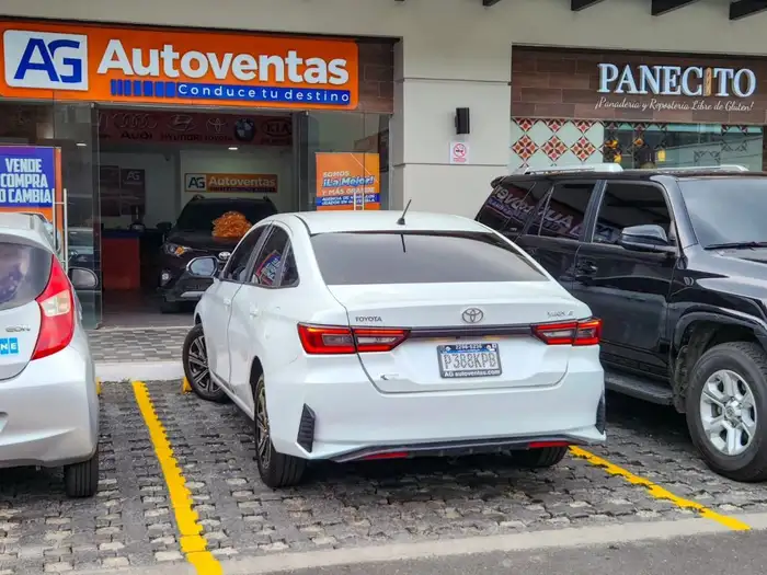 2024 Toyota YARIS E MECÁNICO DE AGENCIA — 4