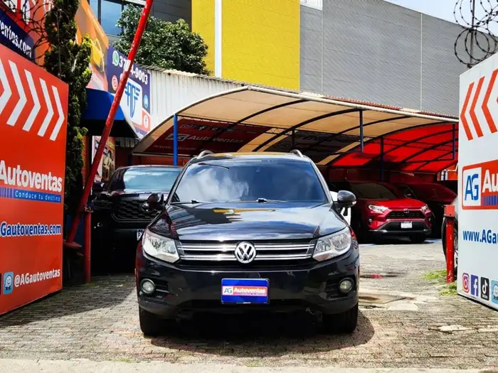2013 Volkswagen TIGUAN S FWD — 2