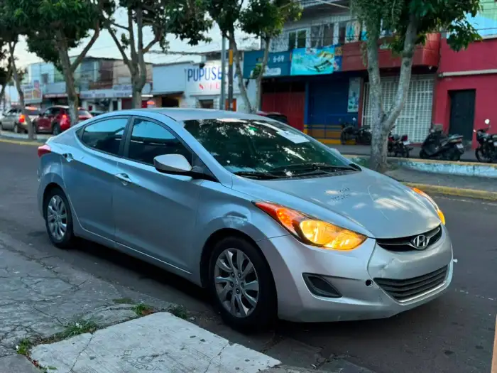 2013 Hyundai Accent — 10