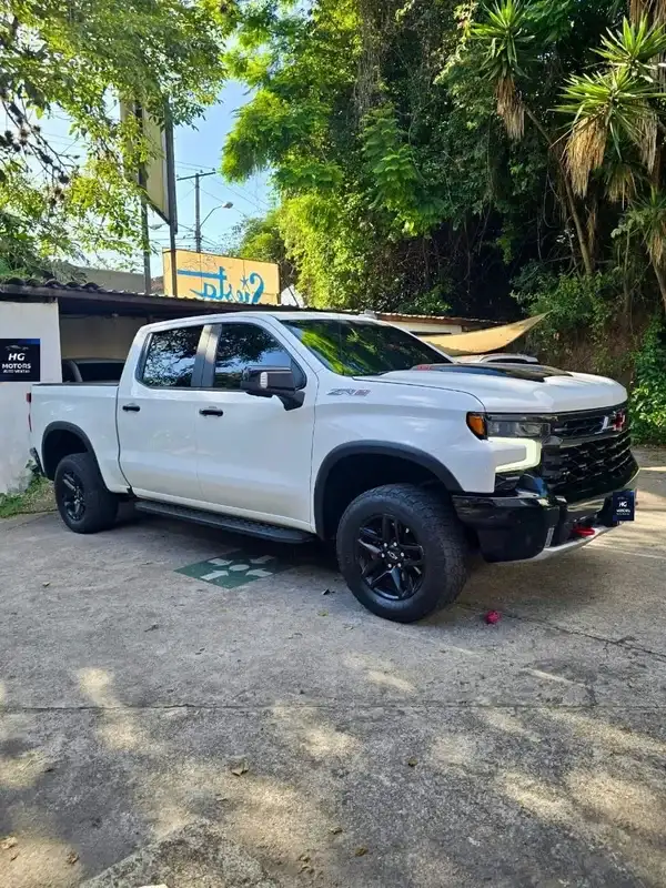 2022 Chevrolet Silverado — 1