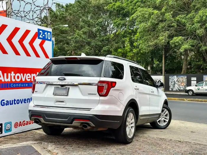 2018 Ford Explorer — 4