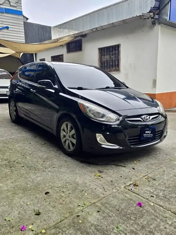 2013 Hyundai Accent — 1