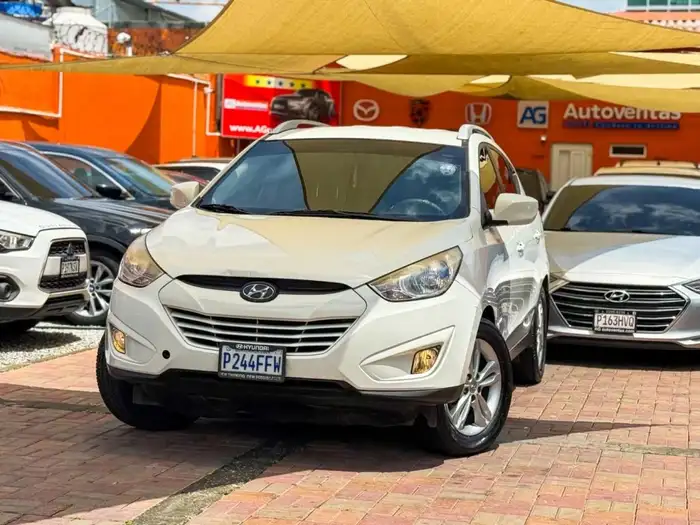 2012 Hyundai Tucson — 3