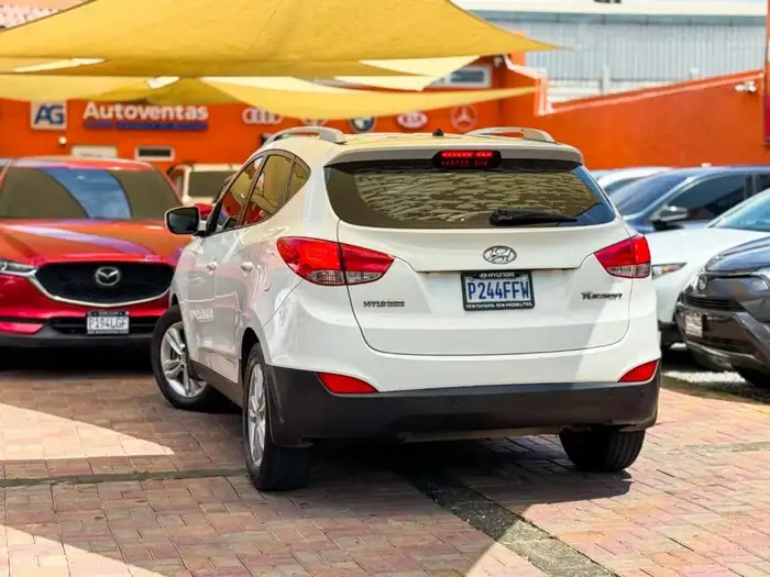 2012 Hyundai Tucson — 4