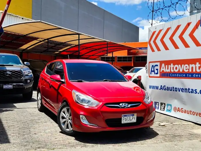 2013 Hyundai Accent — 3