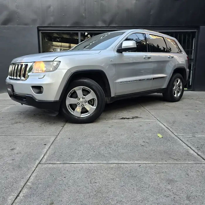 2011 Jeep GRAND CHEROKEE — 1