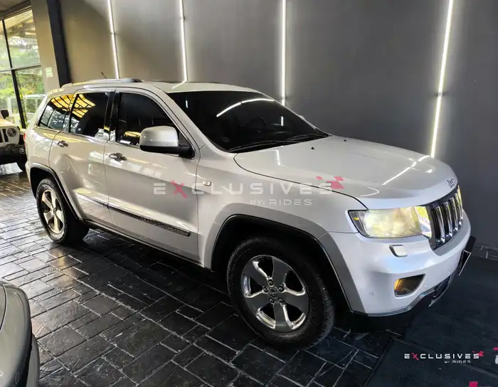 2011 Jeep GRAND CHEROKEE — 1