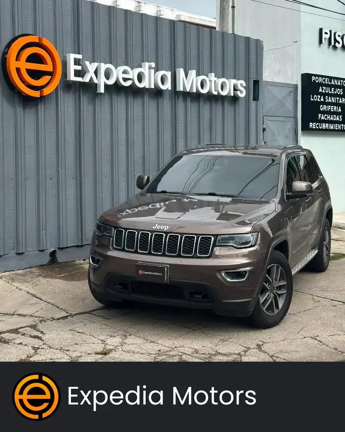 2020 Jeep LAREDO — 1