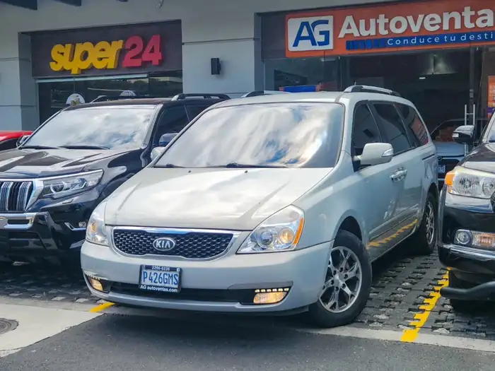 2014 Kia SEDONA — 2