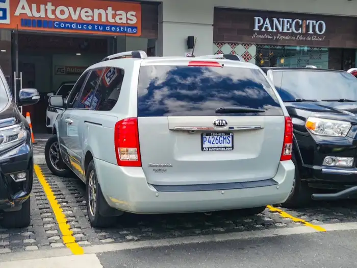 2014 Kia SEDONA — 4