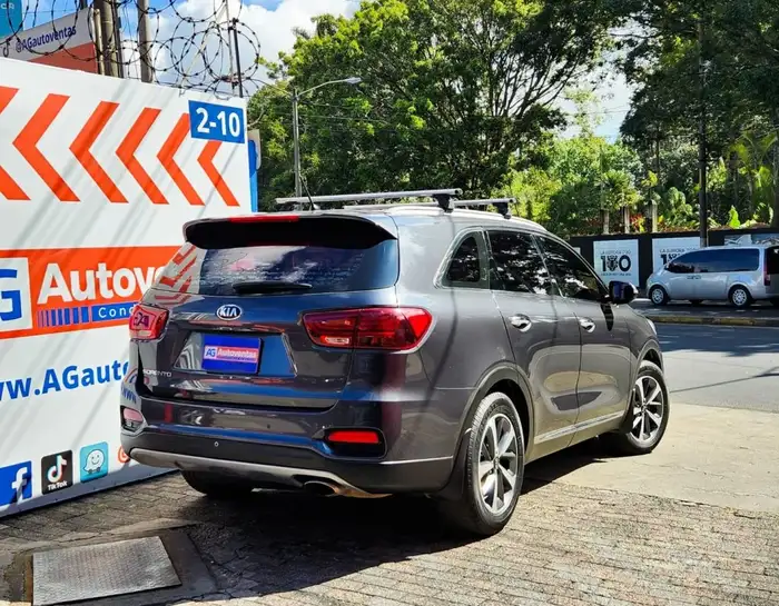 2020 Kia Sorento — 4
