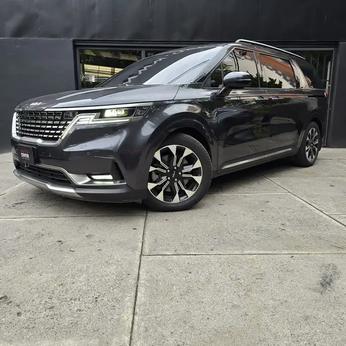 2023 Kia Carnival — 1