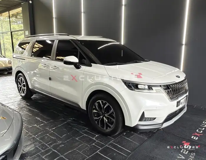 2021 Kia Carnival — 1