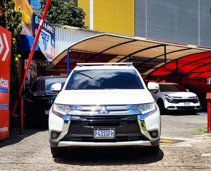 2017 Mitsubishi Outlander — 2