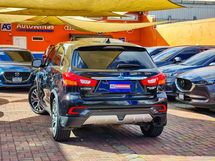 2018 Mitsubishi Outlander — 4