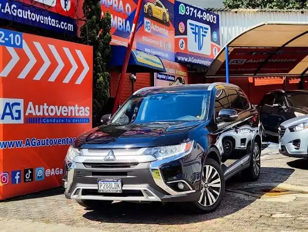 2020 Mitsubishi Outlander — 1