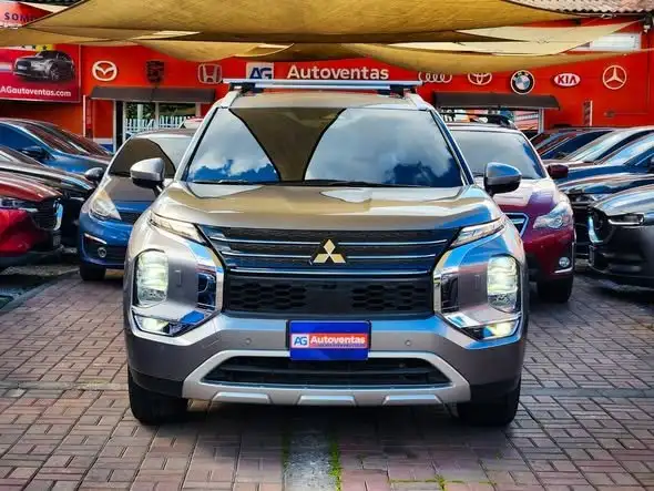 2024 Mitsubishi Outlander — 1