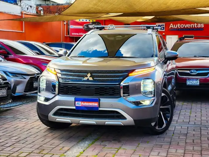 2024 Mitsubishi Outlander — 3