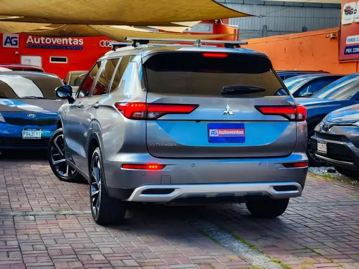 2024 Mitsubishi Outlander — 4